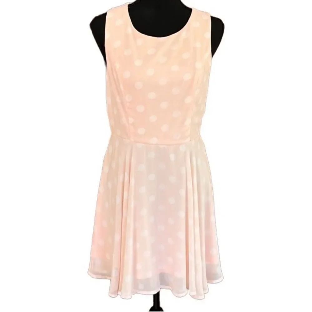 Sans Souci fit and flare sleeveless polka dot lined dress size M.